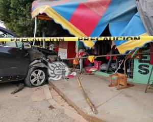 Una Trax causó daños a un local comercial en Cosoleacaque