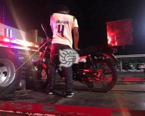 Frustran robo de motocicleta en centro comercial de Acayucan