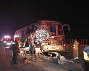 Choque de autobús deja 7 personas heridas en tramo Isla-Acayucan