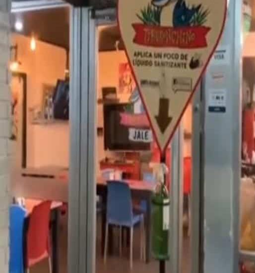 Restaurante de Veracruz recibe a estudiantes con mesas e internet