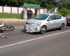 Motociclista provoca carambola en avenida Universidad de Coatzacoalcos