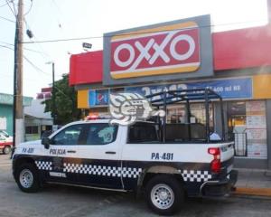 Asaltan 6 tiendas Oxxo y una farmacia durante el domingo en Coatzacoalcos
