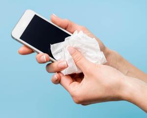 Recomienda IMSS limpiar teléfonos para evitar propagación de virus y bacterias