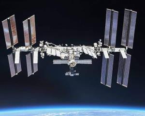 Estación Espacial Internacional pudo chocar contra viejo cohete, revela NASA