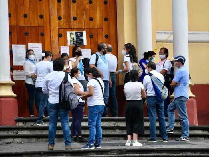 Marchan en pro del aborto en capital de Veracruz bajo despliegue de  antimotines