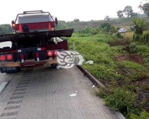 Automóvil terminó afuera de la autopista La Tinaja – Cosoleacaque