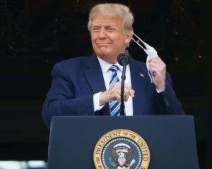 EU aprueba uso de emergencia de cóctel de anticuerpos administrado a Trump