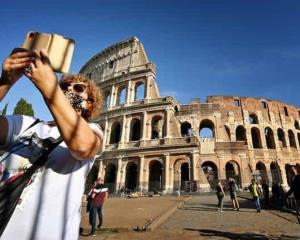 Endurece Italia restricciones en lucha contra el Covid
