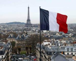 Toque de queda en París y otras ciudades de Francia