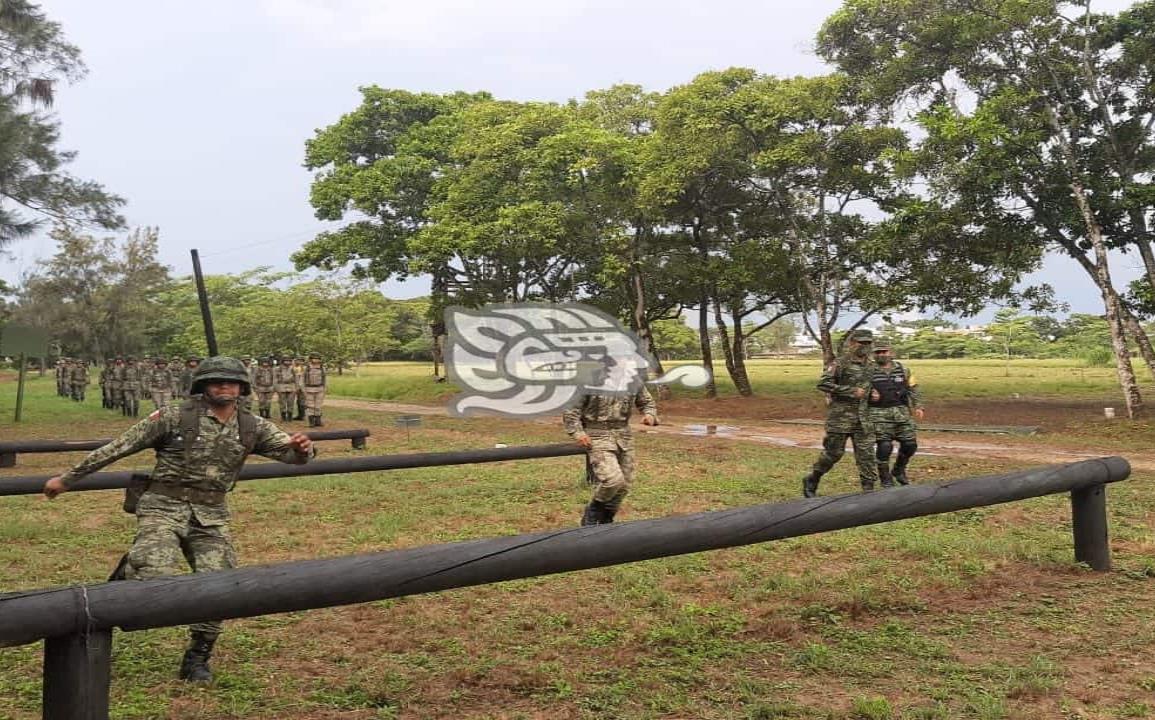 Adiestran a nuevos miembros de las Fuerzas Armadas en Minatitlán