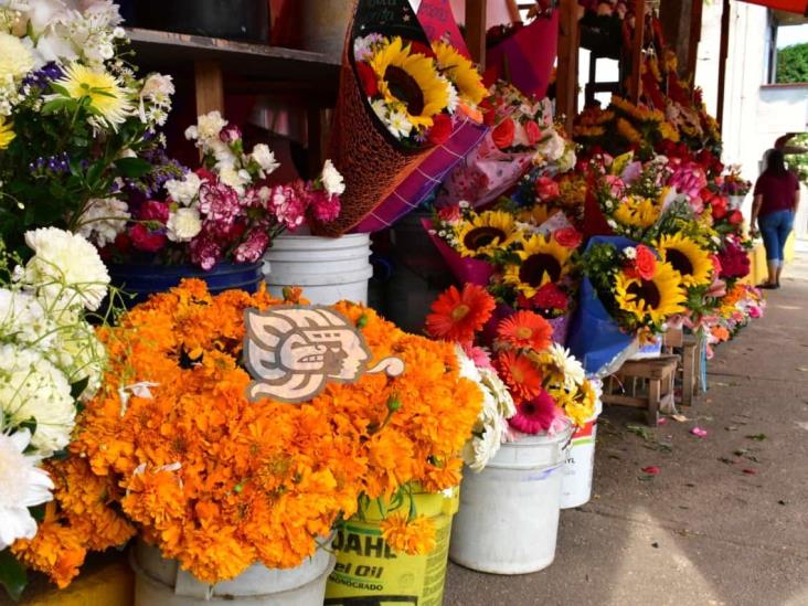 Floristas mantendrán sus precios este Día de Muertos, pese a contingencia