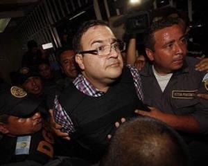 Amparan a dos cercanos a Javier Duarte contra orden de captura