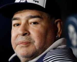 Diego Maradona evoluciona sin complicaciones tras operación