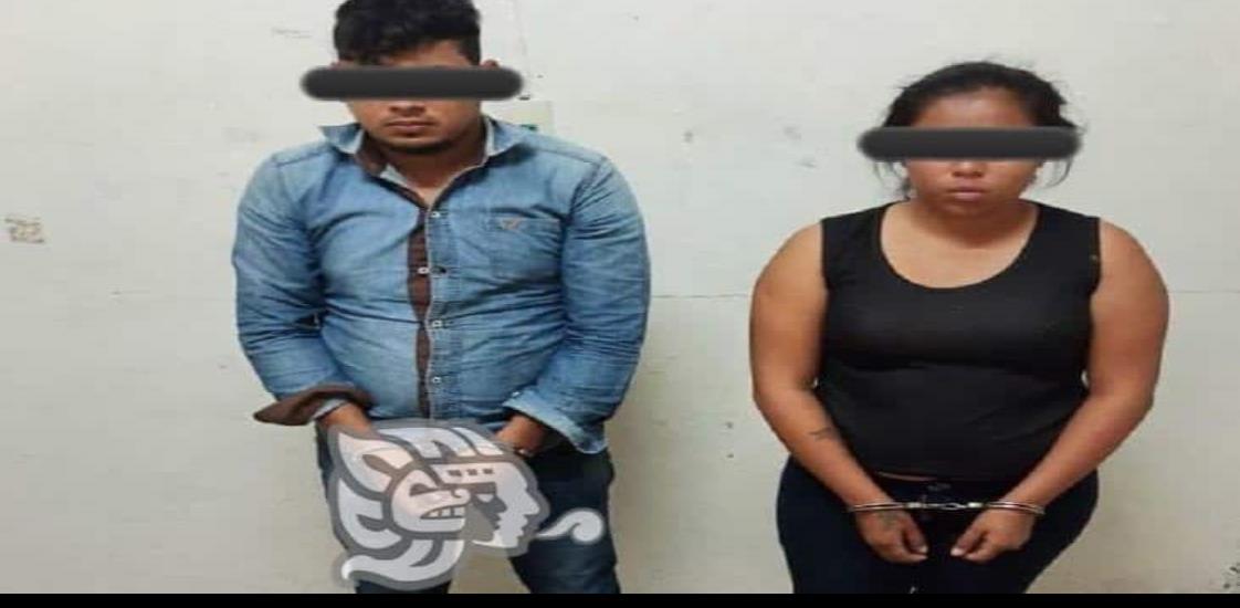 Cae presunta pareja de narcomenudistas en San Juan Evangelista