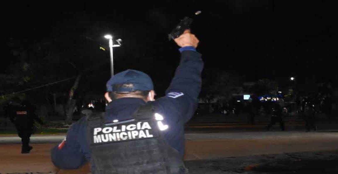 Cesan a director de policía municipal por disparos en protesta en Cancún