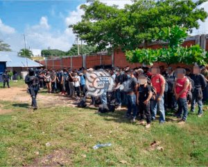 Aseguran 224 migrantes y detienen 15 polleros en sur de Veracruz