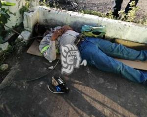 En Veracruz, trabajador de MegaCable cae de un poste