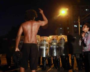 Chocan en Brasil manifestantes y policía por muerte de hombre negro