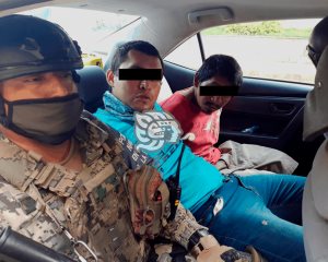 Detienen a dos ladrones en Centro de Acayucan