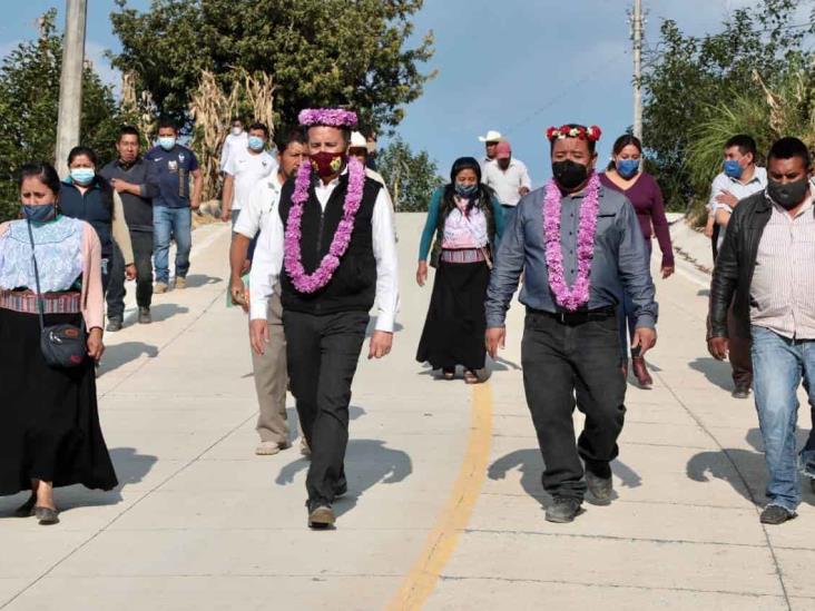 Por primera vez un gobernador de Veracruz visita Atlahuilco y supervisa obras