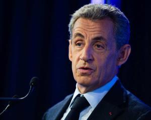 Condenan a prisión al expresidente de Francia Nicolas Sarkozy