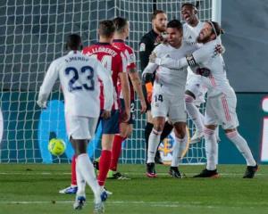 Héctor Herrera se resbala y permite gol del Real Madrid