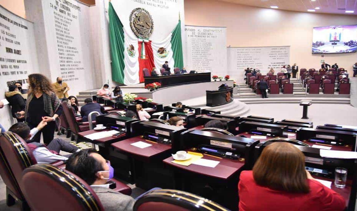 Más solicitudes de licencia para contender en comicios en Veracruz