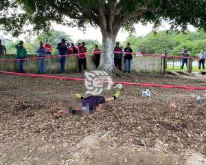 Por presunto ajuste de cuentas, homicidio en campo de futbol de Texistepec