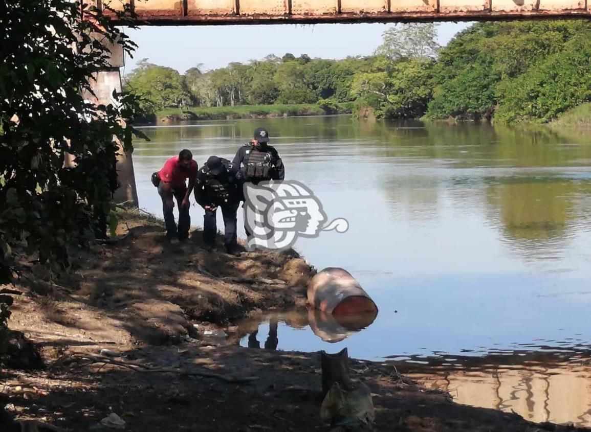 Flota tambo con restos humanos en río de Las Choapas