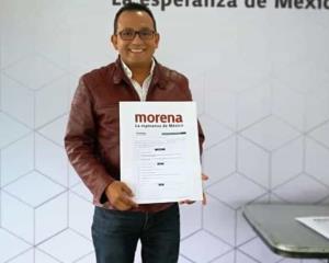 Se registra Danner González como aspirante a diputado de Morena en Xalapa