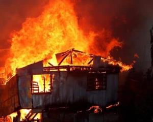 Desalojan 25 mil personas por incendio en Chile