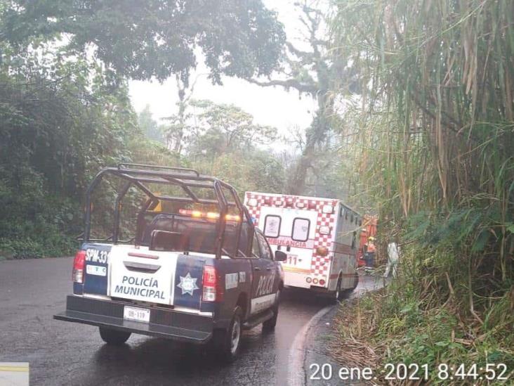 Vuelca camión cañero en carretera  Orizaba- Córdoba