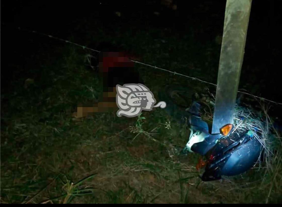 Muere mujer motociclista en carretera de Acayucan