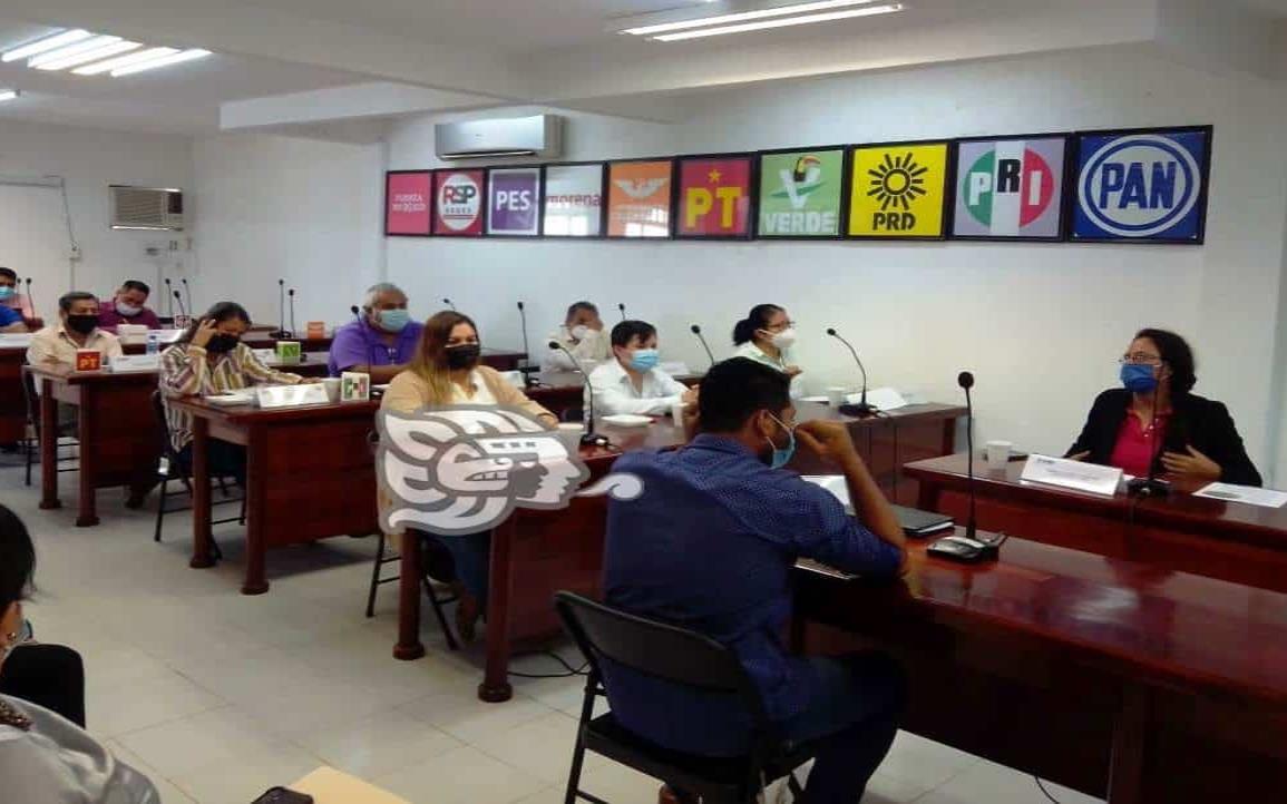 Representante de partidos políticos y vocales del INE realizan asamblea ordinaria