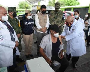 Abuelito de Puente Nacional, el primero en recibir vacuna vs covid en Veracruz