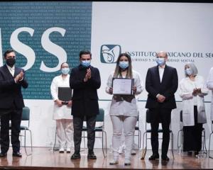 Graduación de médicos especialistas consolida al IMSS como  escuela de medicina