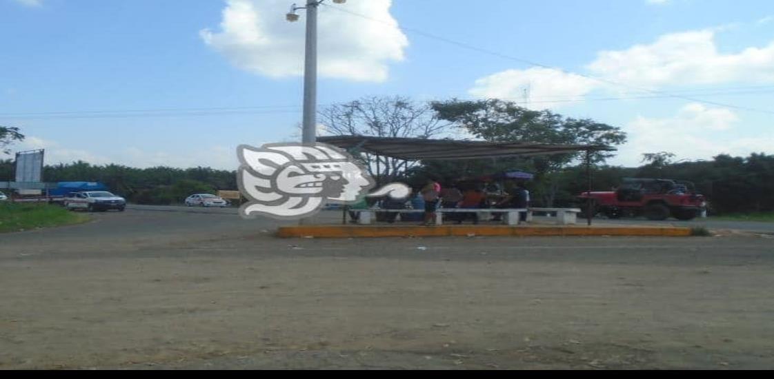 Dan ultimátum a transportistas de Mecayapan para quitar retén