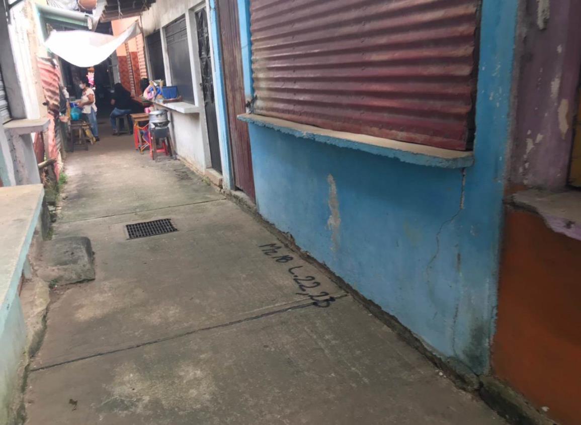 Locales del mercado Popular Solidaridad en Minatitlán, abandonados