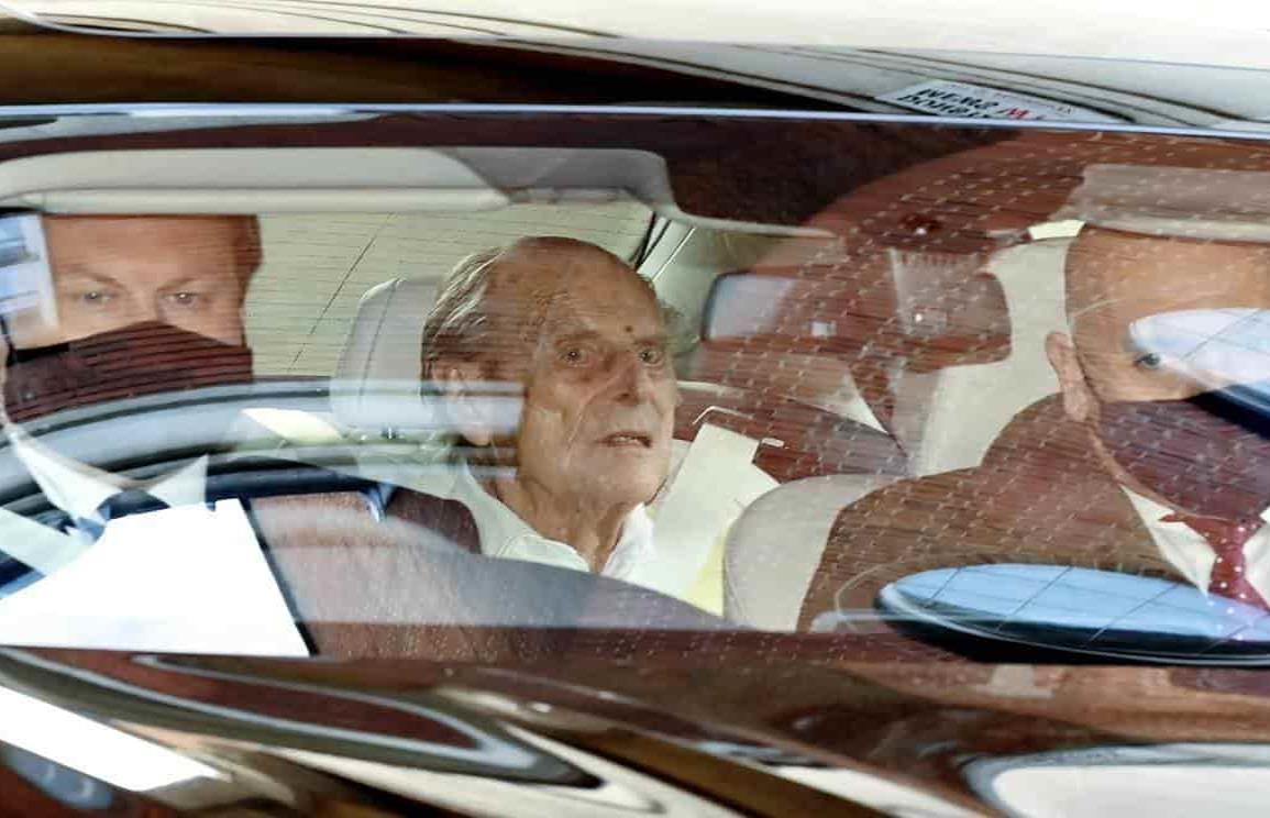 El Príncipe Felipe de Inglaterra sale del hospital tras un mes