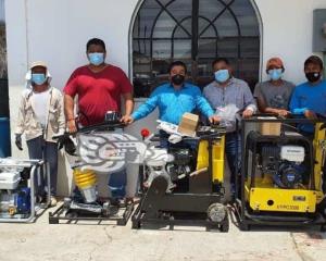 Equipan a trabajadores del SUEM en Moloacán