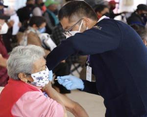 Sigue a la baja la pandemia de covid-19 en México: Salud