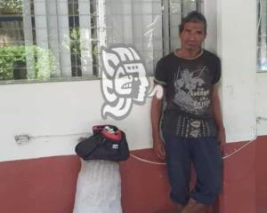 Buscan a familiares de Hugo Ramírez; deambula en comunidad de Jáltipan