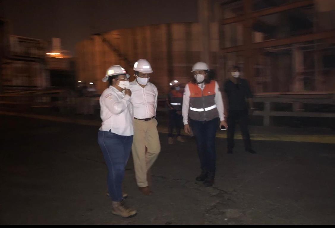 Gobernador reporta liquidación del incendio en la refinería de Minatitlán