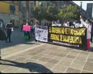 Protestan médicos del sector privado frente a Palacio Nacional