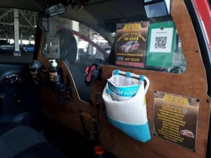 Jarocho adapta su taxi para brindar seguridad a usuarios en pandemia