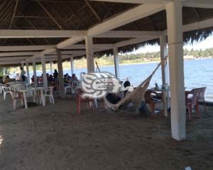 Comerciantes del río Tonalá reportan ligero repunte gracias al calor