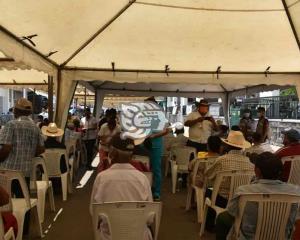 Falta de logística reportan durante jornada de vacunación en Acayucan