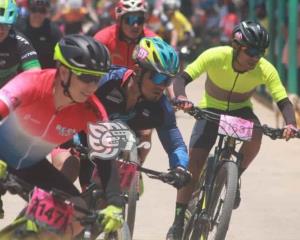 Ciclistas de StarsBike cumplen en el campeonato MTB Región Sur