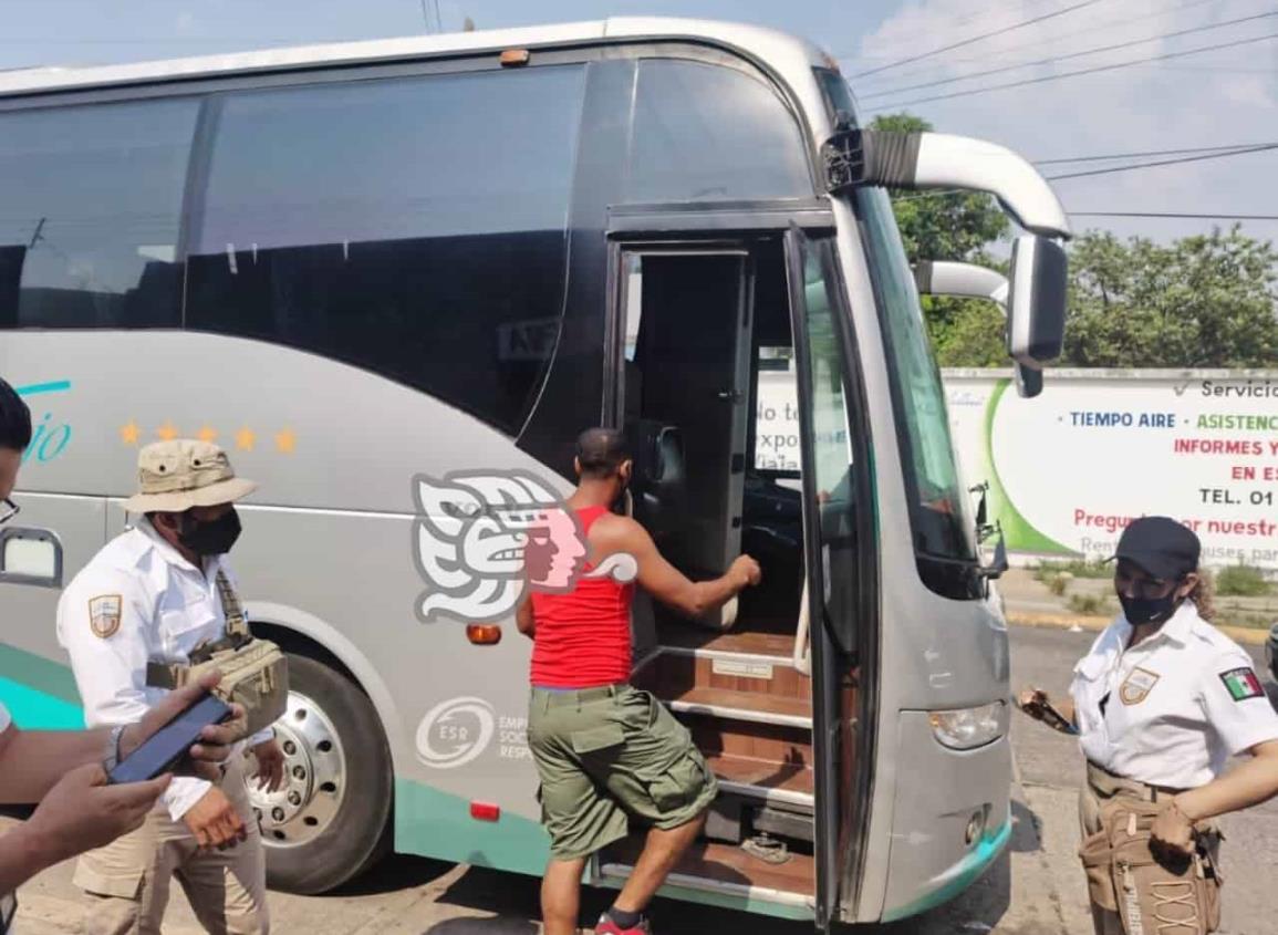 Resguarda SSP a 70 migrantes; detiene a uno en Minatitlán