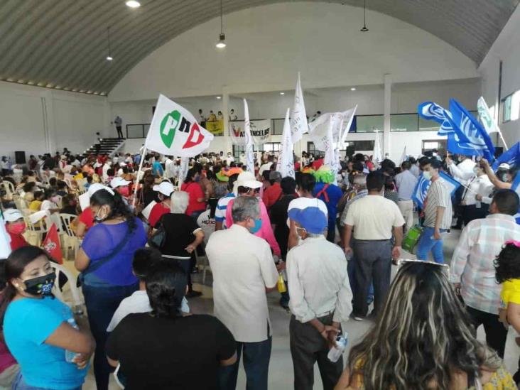 Vasconcelos encabeza cierre de campaña PRI-PAN-PRD en Coatza